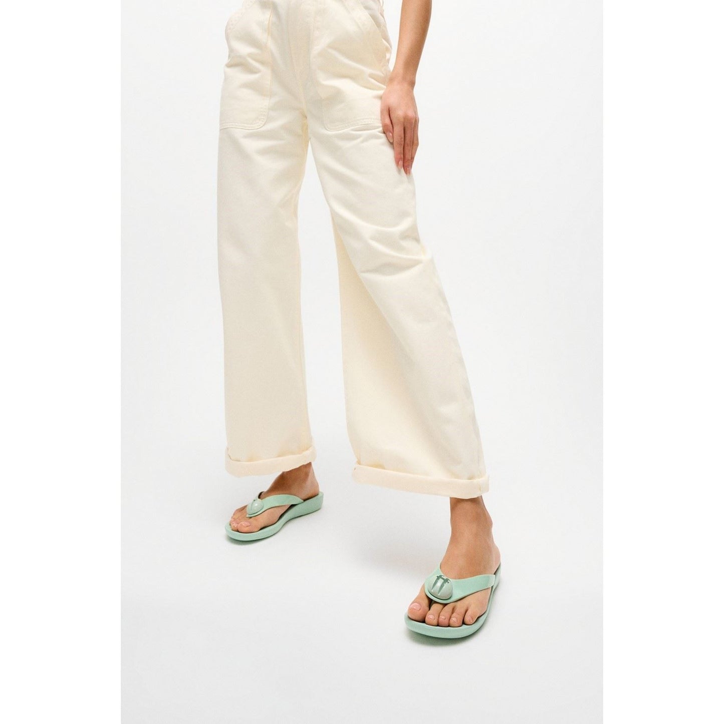 Fitflop iQushion Glossy-Button Polyurethane Women's Mint Whisper Flip Flops