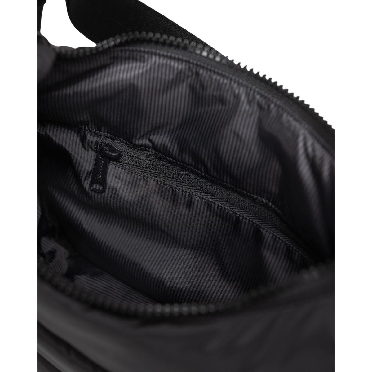 Herschel Bags Yara Unisex Adults Black Shoulder Bag - Medium