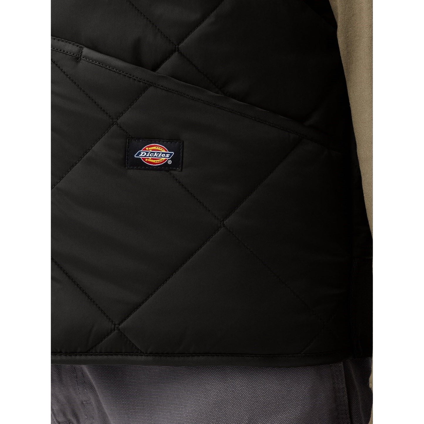 Dickies Men's Diamond Quilted Vest in Black