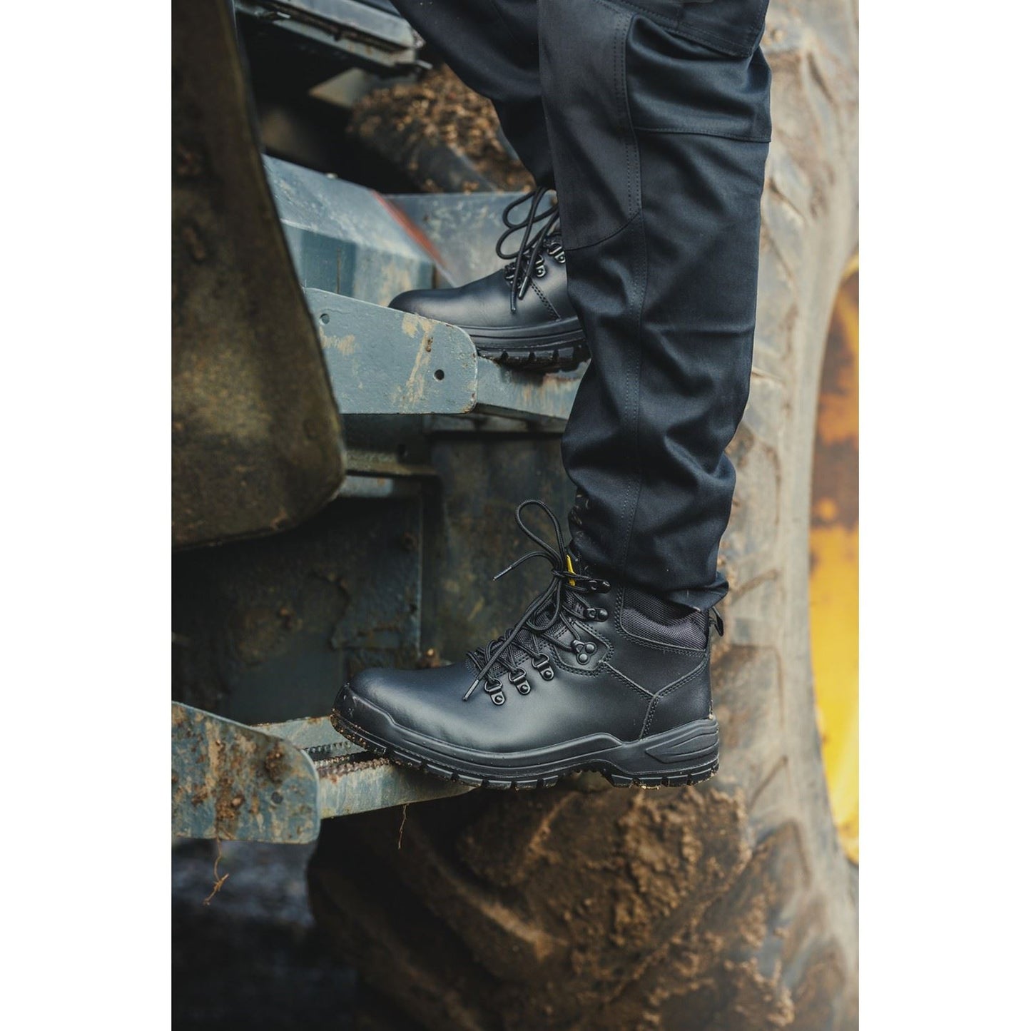 Amblers Safety 258 Safety Boot in Black